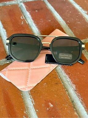 NWT House of Harlow 1960 Square Sunglasses Black Frame Black Lens Pink Case